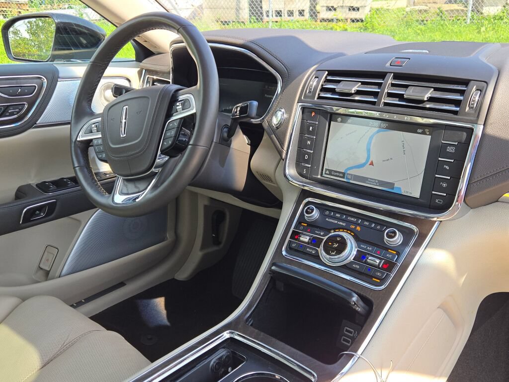Used 2019 Lincoln Continental Reserve AWD/4WD image 11