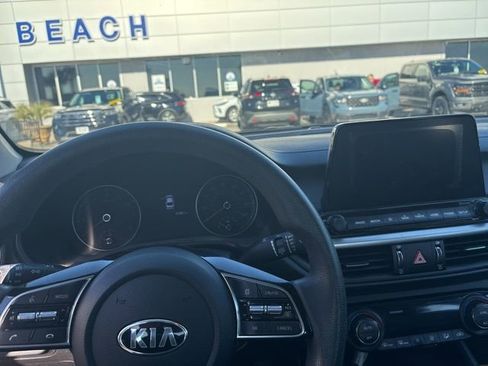 Used 2019 Kia Forte LXS image 11