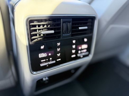 Used 2020 Porsche Cayenne AWD image 28