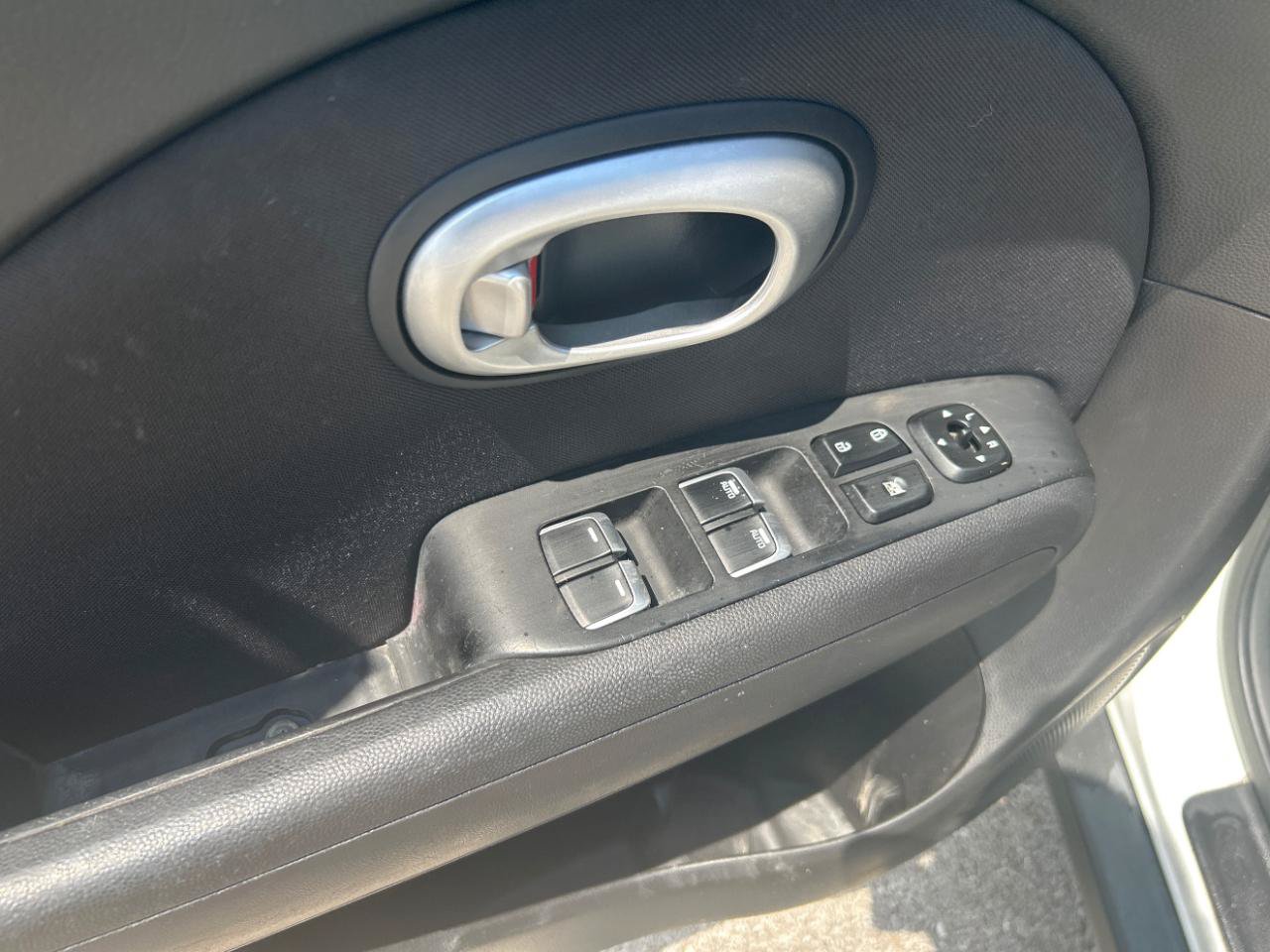 Used 2019 Kia Soul + FWD image 12
