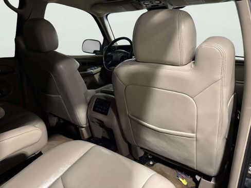 Used 2005 Chevrolet Tahoe Z71 w/ Preferred Equipment Group AWD/4WD image 27