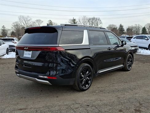 Certified 2023 Kia Carnival SX image 7