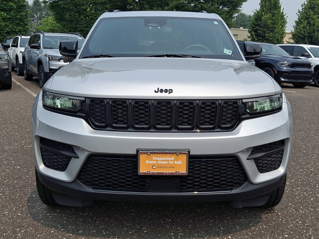 Used 2023 Jeep Grand Cherokee Altitude AWD/4WD image 8