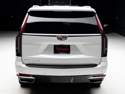 Used 2024 Cadillac Escalade Premium Luxury AWD/4WD image 25