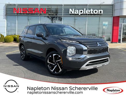 Used 2024 Mitsubishi Outlander SE image 1