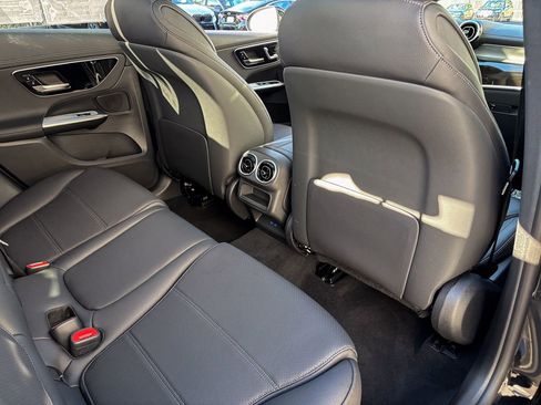 Used 2024 Mercedes-Benz GLC 300 4MATIC image 36