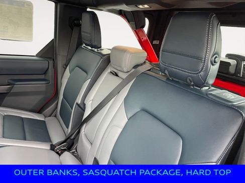 New 2024 Ford Bronco Outer Banks w/ Sasquatch Package image 13