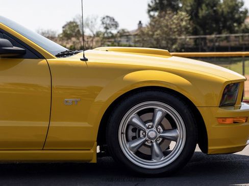 Used 2006 Ford Mustang GT Premium RWD image 11