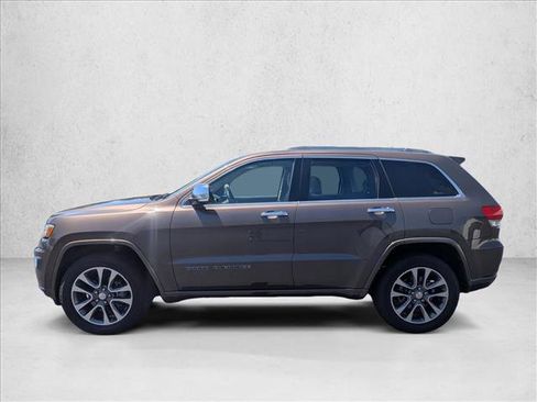 Used 2017 Jeep Grand Cherokee Overland w/ Jeep Active Safety Group AWD/4WD image 9