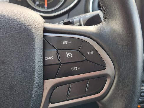 Used 2020 Jeep Cherokee Latitude Plus w/ Cold Weather Group FWD image 30