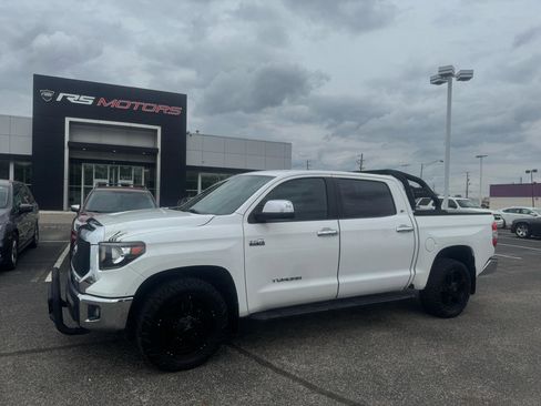 Used 2017 Toyota Tundra SR5 w/ SR5 Upgrade Package RWD image 2
