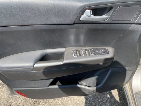 Used 2019 Kia Sportage LX AWD/4WD image 5