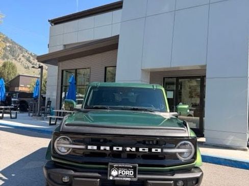 Used 2023 Ford Bronco Outer Banks AWD/4WD image 2