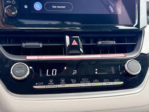 Used 2025 Toyota Corolla LE image 31