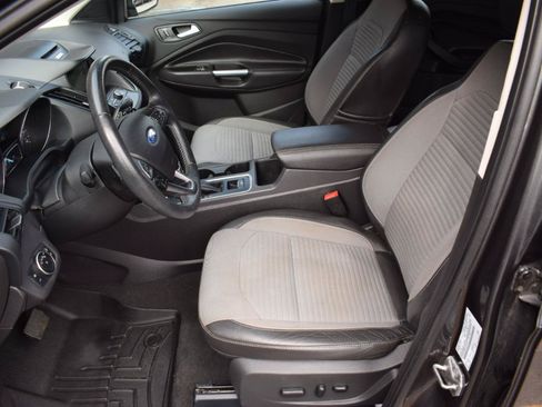 Used 2017 Ford Escape SE w/ Equipment Group 201A FWD image 29