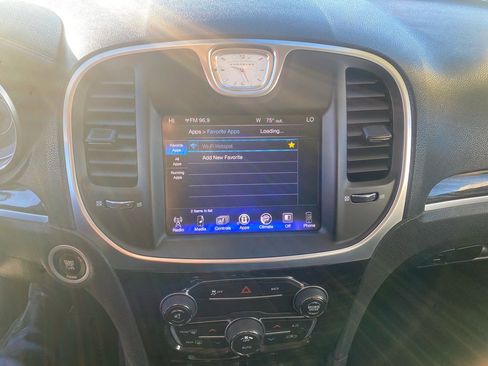 Used 2016 Chrysler 300 Limited image 21