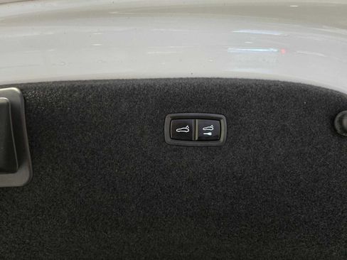 Used 2022 Porsche Taycan image 21