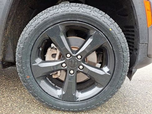 Used 2023 Jeep Grand Cherokee L Laredo AWD/4WD image 10