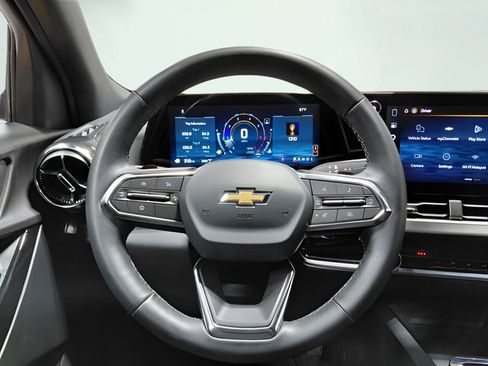 Used 2026 Chevrolet Equinox LT AWD/4WD image 5
