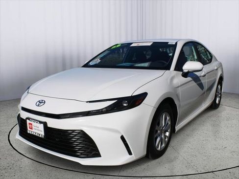 Certified 2025 Toyota Camry LE image 4