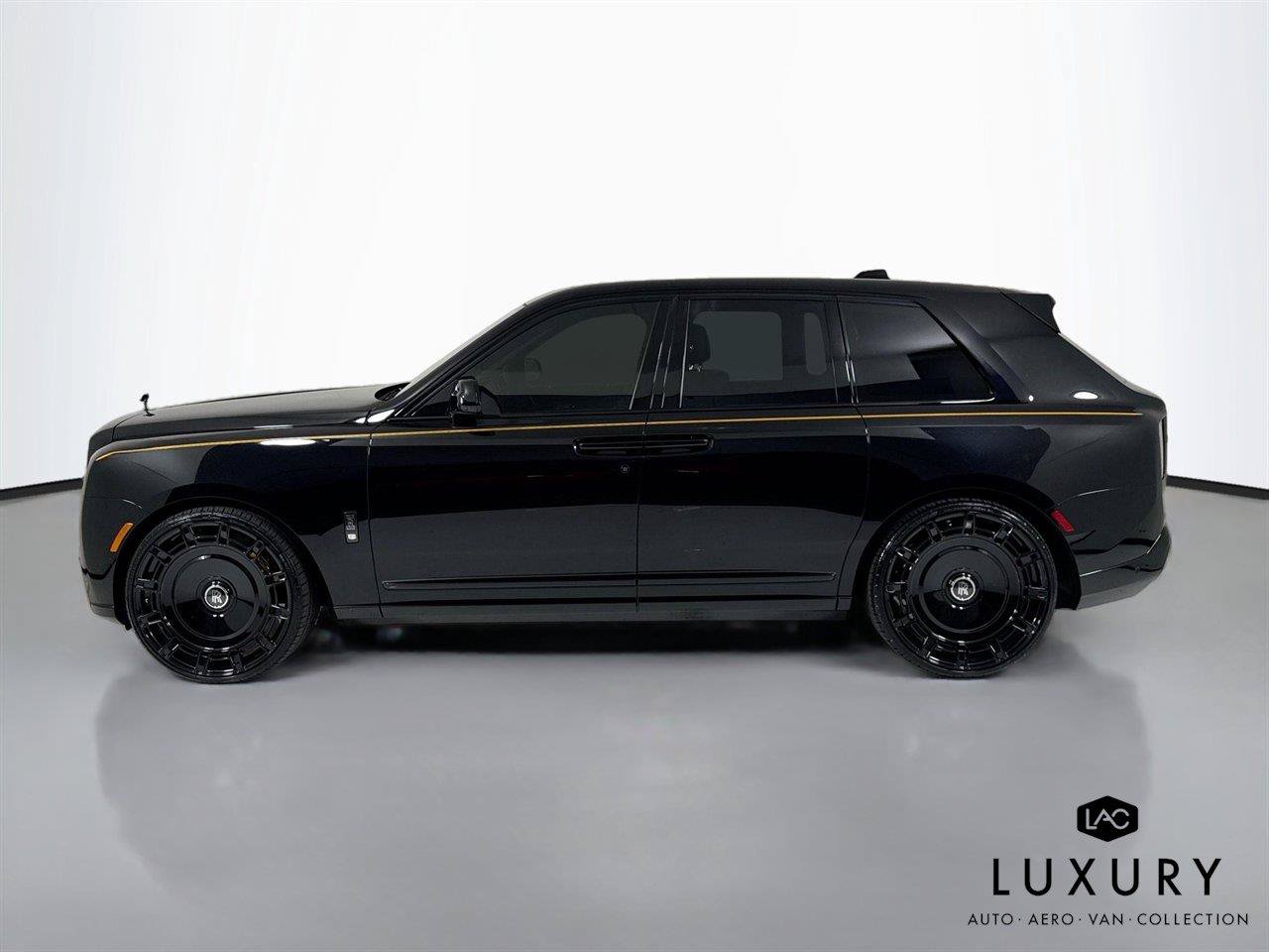 Used 2025 Rolls-Royce Cullinan Black Badge AWD/4WD image 8