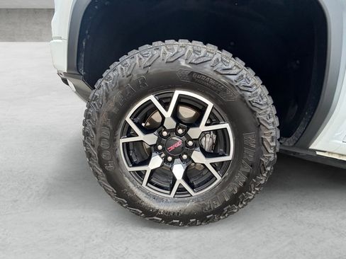 Used 2024 GMC Canyon AT4X image 24