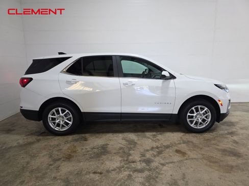 Used 2023 Chevrolet Equinox LT w/ Driver Convenience Package image 4