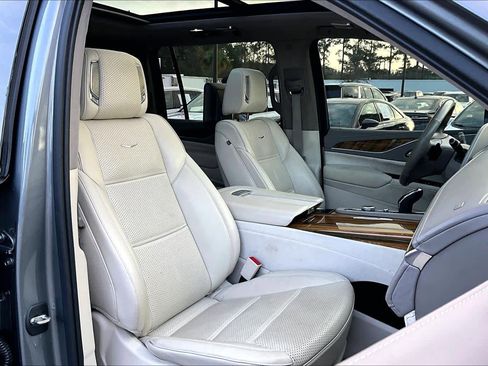 Used 2021 Cadillac Escalade ESV Premium Luxury Platinum image 8