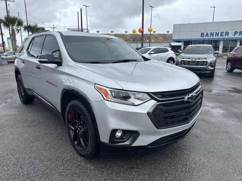 Used 2021 Chevrolet Traverse Premier FWD image 1
