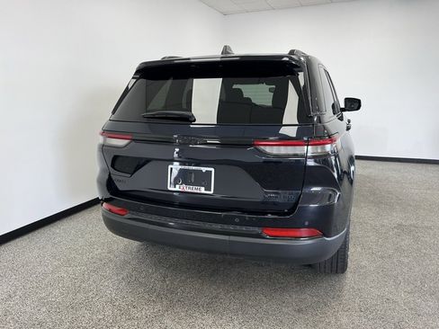 Used 2024 Jeep Grand Cherokee Limited w/ Black Appearance Package image 6