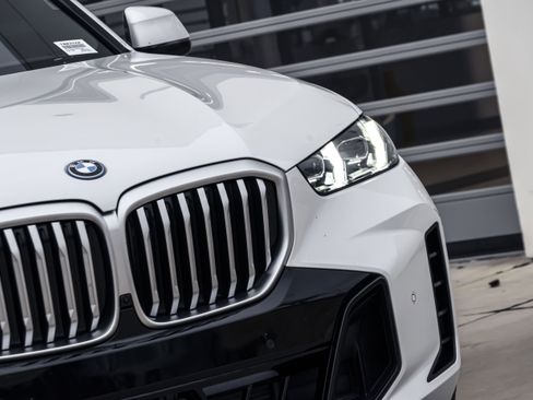 Certified 2024 BMW X5 xDrive50e w/ Executive Package image 7