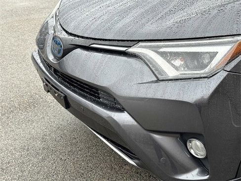 Used 2016 Toyota RAV4 Limited image 10
