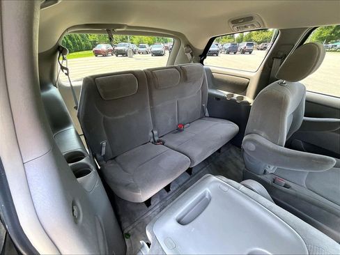 Used 2005 Toyota Sienna LE w/ LE Pkg 1 FWD image 17