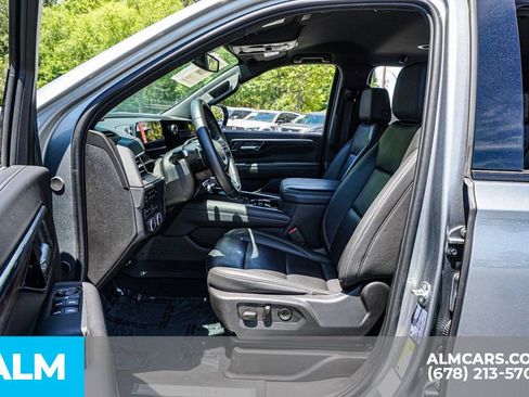 Used 2025 Chevrolet Suburban Z71 AWD/4WD image 19