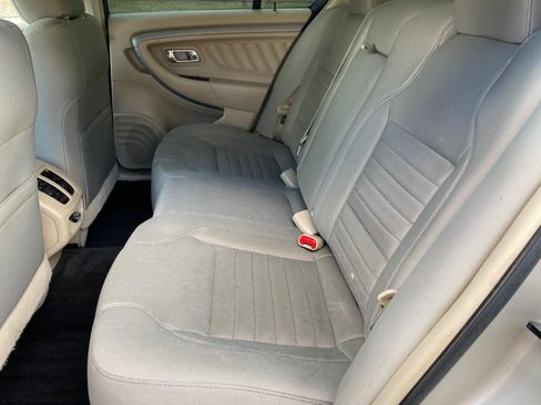 Used 2018 Ford Taurus SE FWD image 41