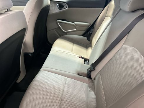 Used 2022 Kia Soul LX FWD image 5