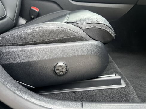 Certified 2025 Mercedes-Benz GLC 300 4MATIC image 27