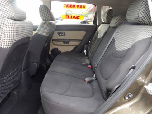 Used 2013 Kia Soul ! FWD image 10