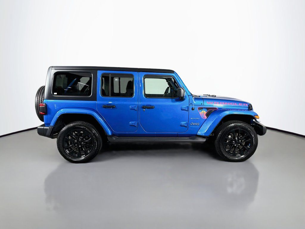 Used 2022 Jeep Wrangler Unlimited Sahara AWD/4WD image 8