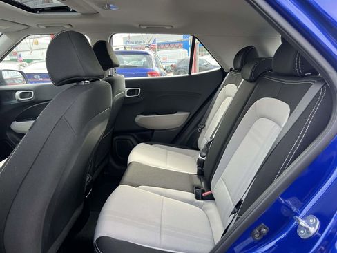 Used 2025 Hyundai Venue SEL image 13