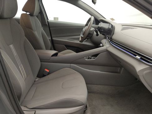Used 2025 Hyundai Elantra SEL image 21