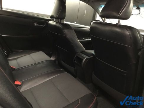 Used 2017 Toyota Camry SE w/ Moonroof Package image 33