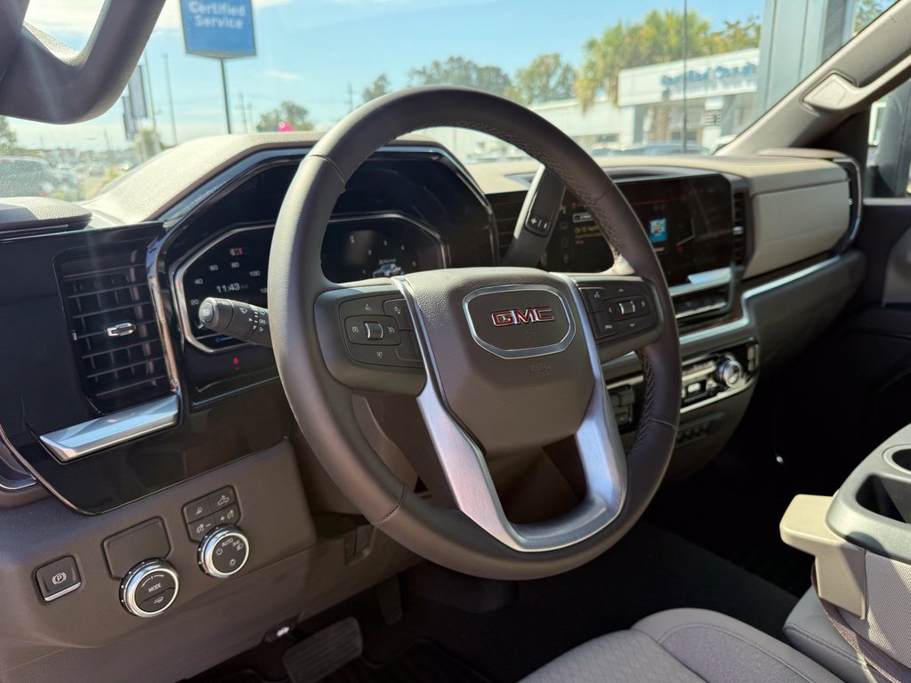 Used 2025 GMC Sierra 3500 SLE w/ Preferred Package RWD image 5