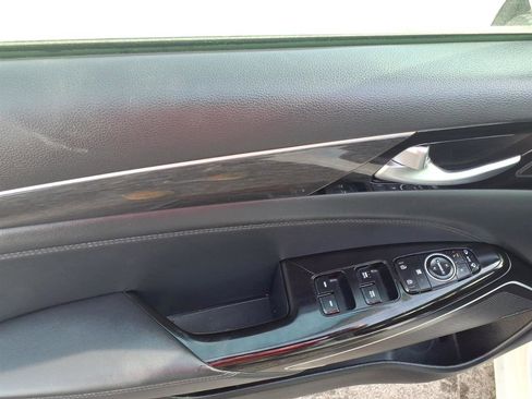 Used 2018 Kia Cadenza Limited image 7