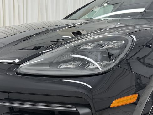 Used 2022 Porsche Cayenne Platinum Edition AWD/4WD image 17