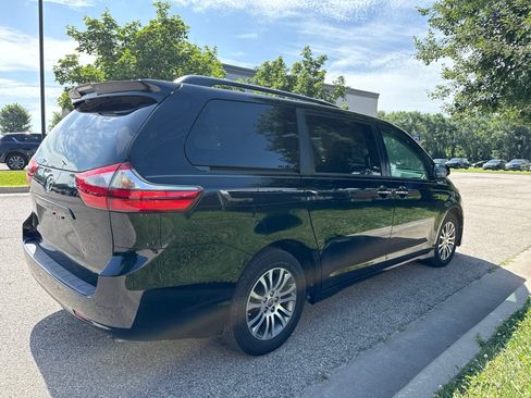Used 2020 Toyota Sienna XLE Premium FWD image 5