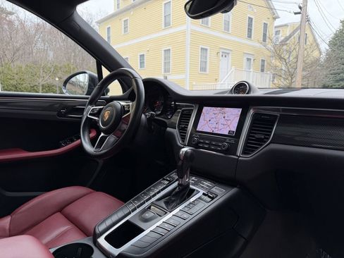 Used 2018 Porsche Macan AWD/4WD image 21