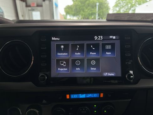 Used 2023 Toyota Tacoma Limited image 22