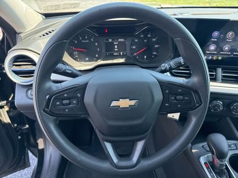 Used 2024 Chevrolet Trax LS w/ LS Convenience Package image 11