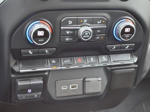 Used 2020 Chevrolet Silverado 1500 RST image 28